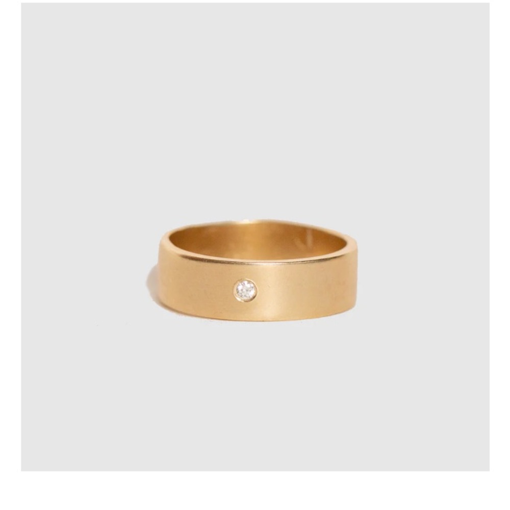 BRAND NEW 10KT GOLD DIAMOND RING
